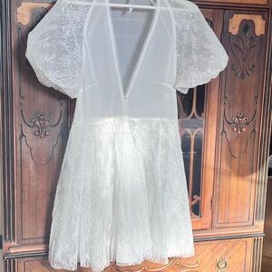 Elegant White Lace Robe